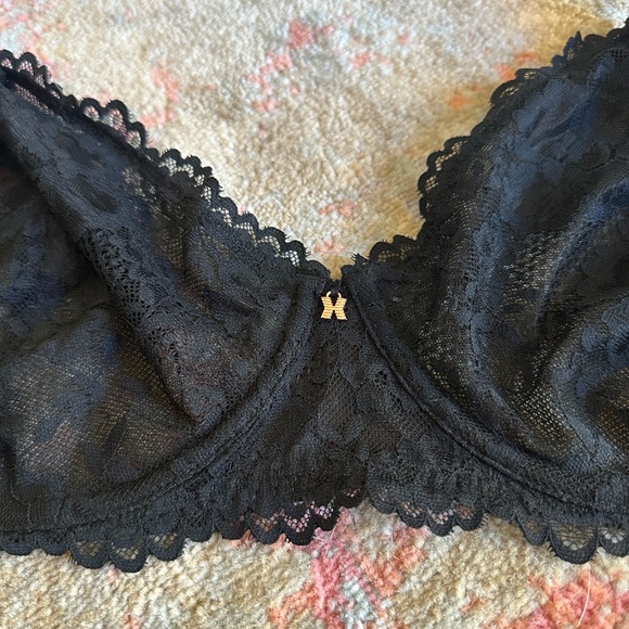 • Savage X Fenty Unlined Lace Bra • - Picture 2 of 5